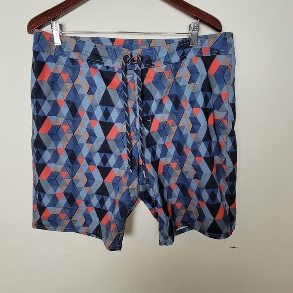 L.L.Bean Men's Traverse Board Short, Prin 36W - Picture 1 of 3